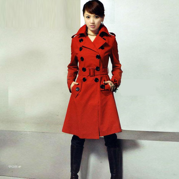 E para finalizar, o mais mais de todos: trench coat vermelho.