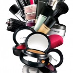 Mac Cosmetics reduz preço de produtos nas lojas brasileiras.
