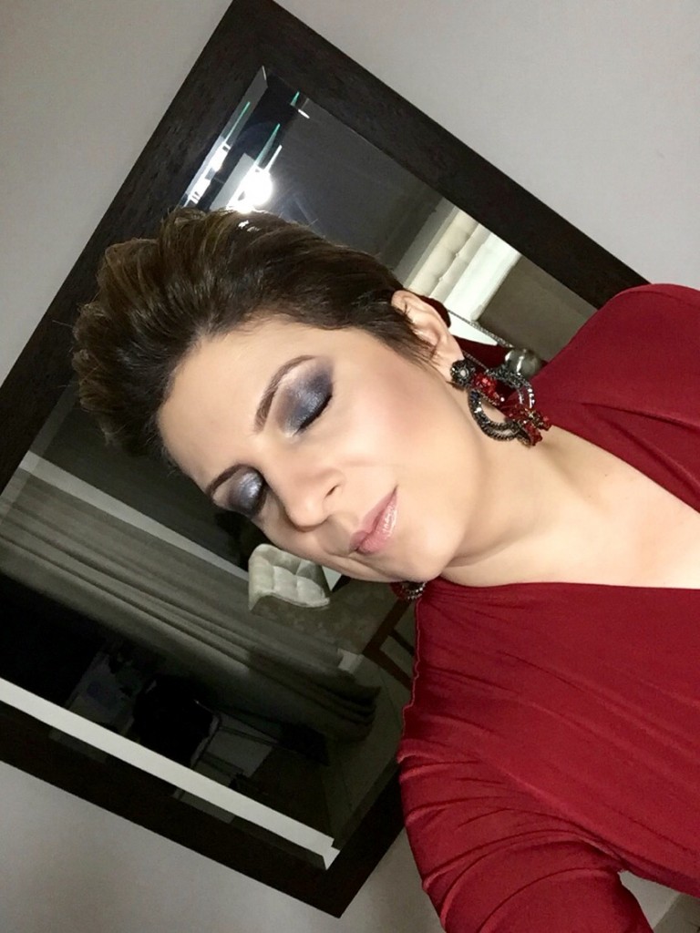 Maquiagem_casa_construir_look_do_dia_jumpsuit_vinho_por_alessandrafaria