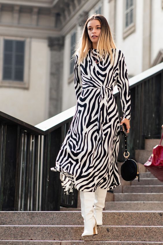 Botas brancas na moda de rua para se inspirar por Alessandra Faria