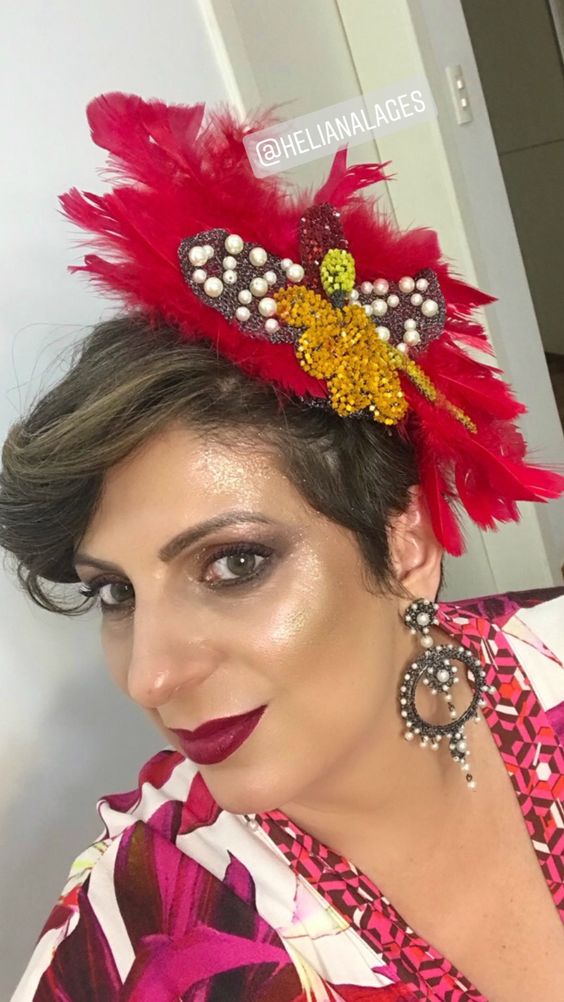 Customização de abadá e maquiagem de carnaval com glitter por Alessandra Faria