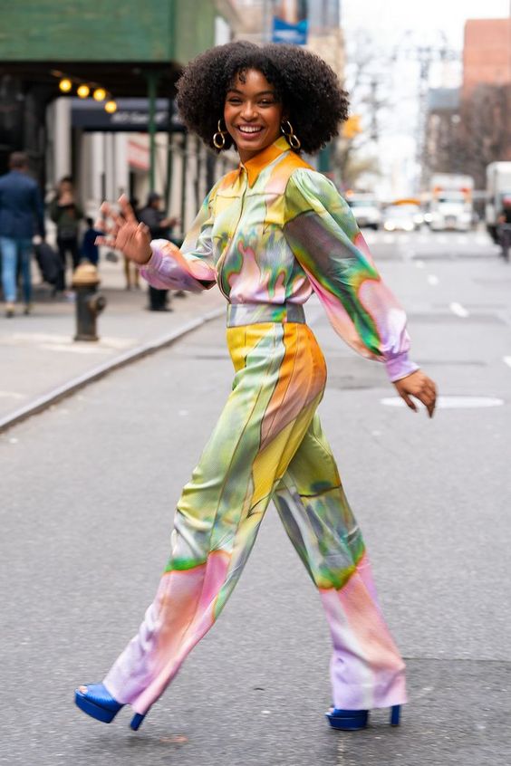 novo tie dye tendência nas passarelas e street style por Alessandra Faria
