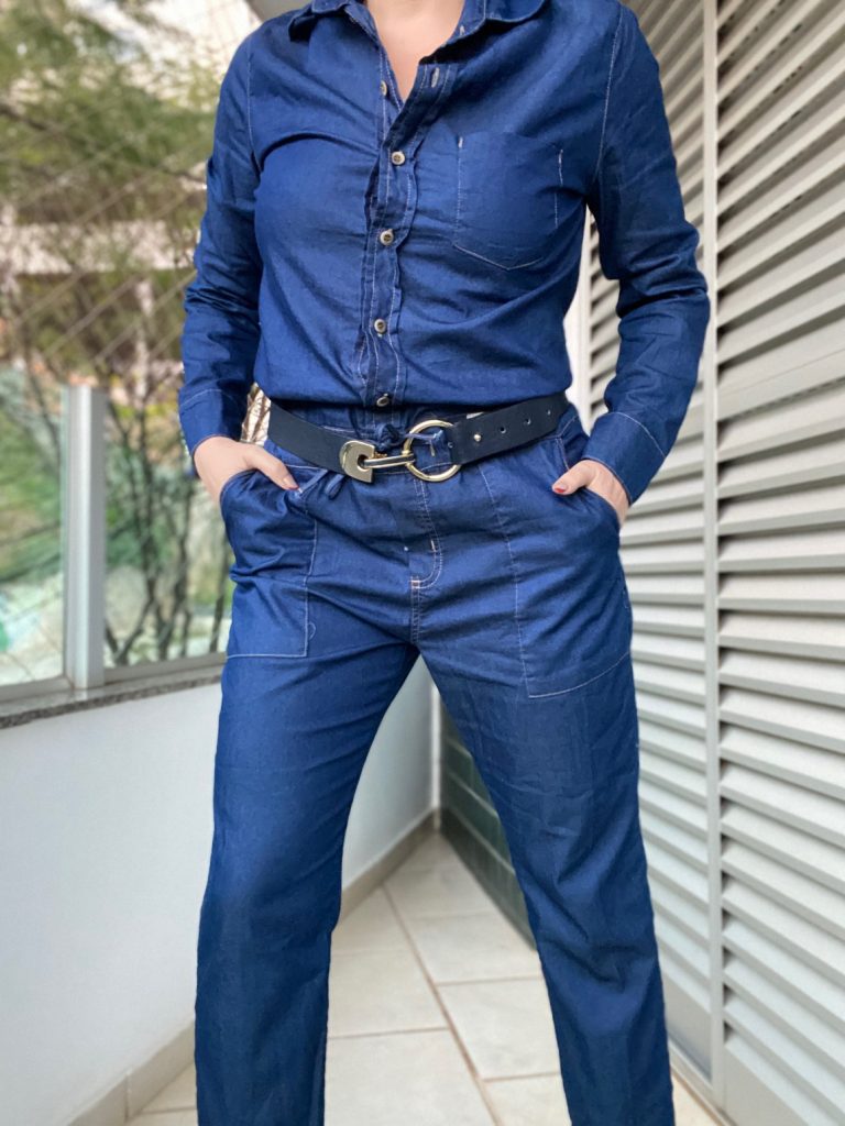 Macacão jeans look do dia por Alessandra Faria