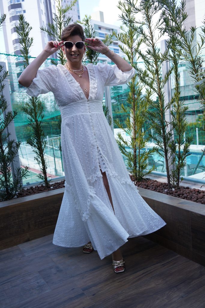 Vestido de laise branco look do dia pro Alessandra Faria