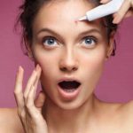 Maquiagem causa espinhas? E outros mitos.