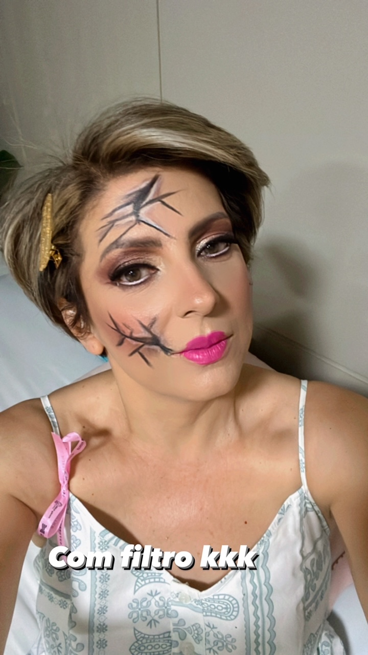 Tutorial de maquiagem pro halloween: boneca de porcelana. Vocês gostar